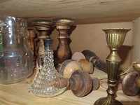 Kandelaars, kruiken, vintage kleurpotloden enz…. - afbeelding 3 van  4