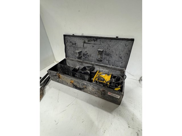 Kango altlas copco, 900kv, met 5 beitels - afbeelding 1 van  5