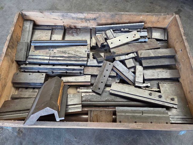 Kantbank - diverse onderdelen, gereedschappen en accessoires - afbeelding 1 van  8