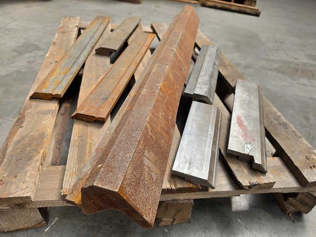 Kantbank - gereedschap - overige plaatbewerkingsmachines - afbeelding 2 van  5