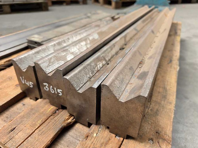 Kantbank - ondergereedschap - overige plaatbewerkingsmachines - afbeelding 1 van  3