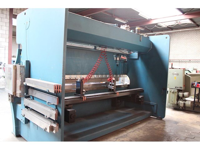 Kantbank haco pee s 40 200 met bedieningsstation easybend-2d. bouwjaar 1992. capaciteit 200 ton. werklengte... - afbeelding 3 van  7