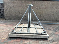 Kantelbare lichtmast op stelconplaat - afbeelding 2 van  5