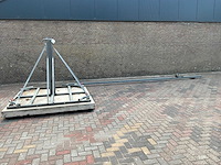 Kantelbare lichtmast op stelconplaat - afbeelding 1 van  5