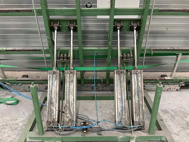 Kanteltafel v.v. 4 pneumatische cilinders 410x340x90cm - afbeelding 3 van  3