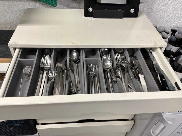 Kantine-, kantoor- en schoonmaakinventaris - afbeelding 24 van  31