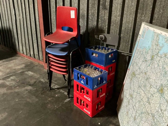 Kantine stoelen en divers - afbeelding 1 van  4
