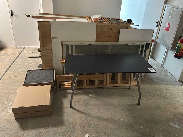 Kantine tafel en overig inventaris - afbeelding 2 van  7
