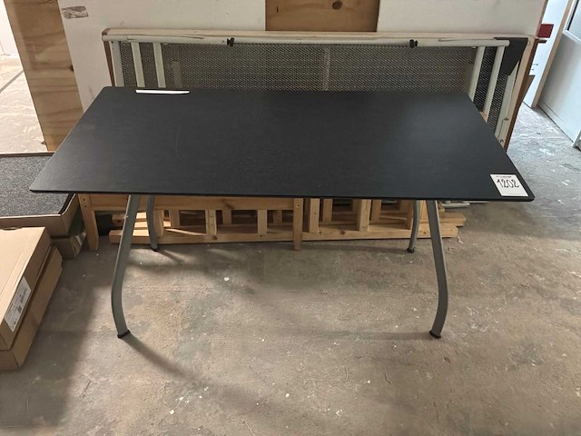 Kantine tafel en overig inventaris - afbeelding 6 van  7