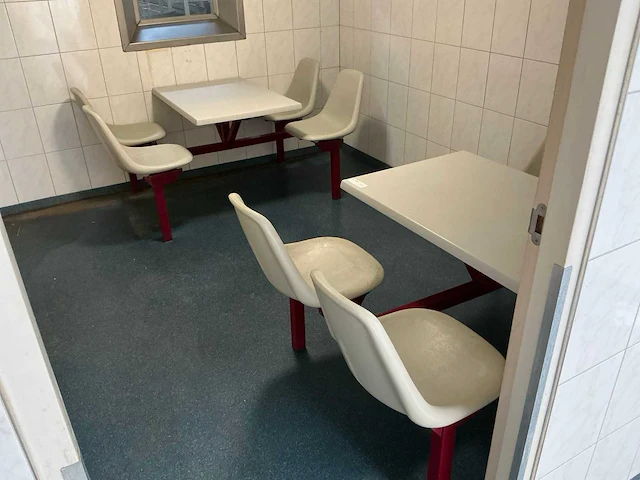 Kantine zit met stoelen (2x) - afbeelding 1 van  6
