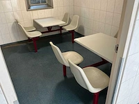 Kantine zit met stoelen (2x)