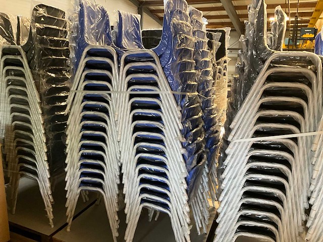 Kantinestoel blauw met chrome onderstel (100x) - afbeelding 2 van  2