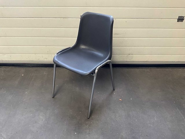 Kantinestoel grijs met chrome onderstel (100x) - afbeelding 1 van  5