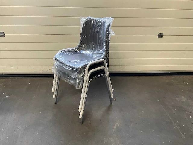 Kantinestoel grijs met chrome onderstel (100x) - afbeelding 1 van  5