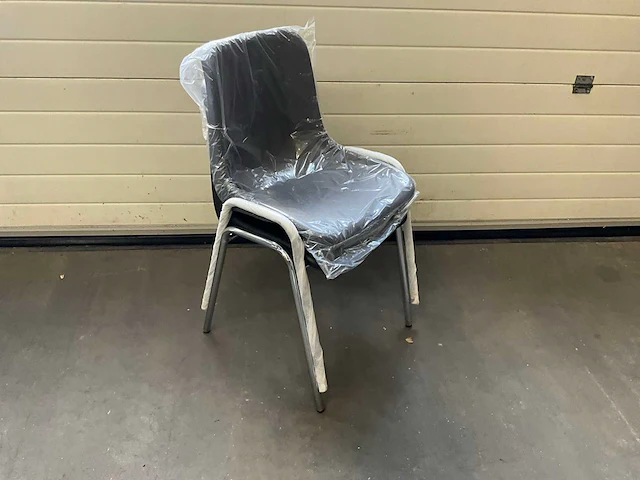 Kantinestoel zwart met chrome onderstel (100x) - afbeelding 3 van  5
