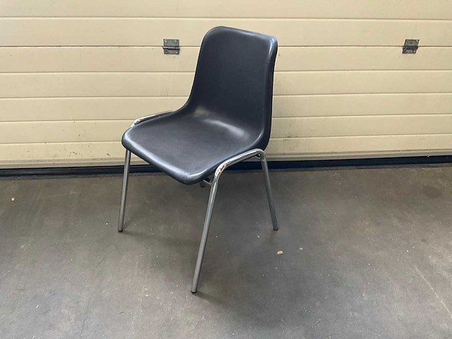 Kantinestoel zwart met chrome onderstel (100x) - afbeelding 1 van  5