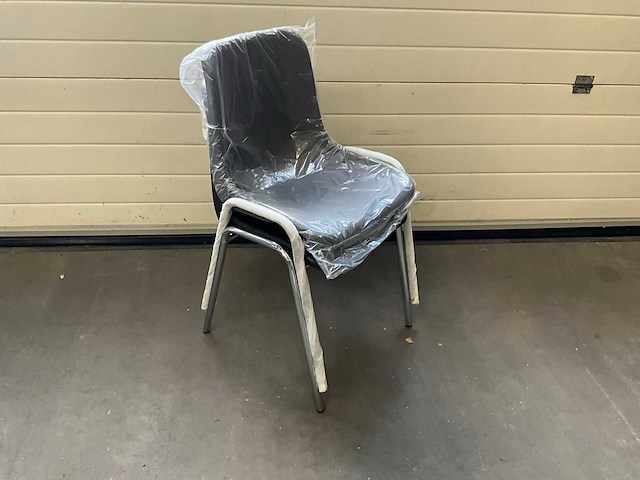 Kantinestoel zwart met chrome onderstel (200x) - afbeelding 3 van  5