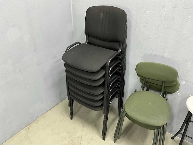 Kantinestoelen en krukken - afbeelding 2 van  7
