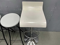 Kantinestoelen en krukken - afbeelding 7 van  7