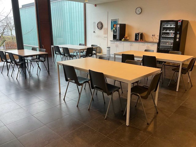 Kantinetafel en -stoelen (4x) - afbeelding 2 van  5