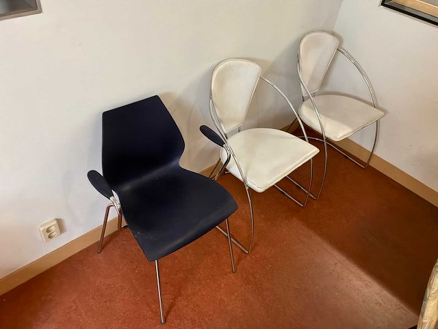 Kantinetafel en stoelen - afbeelding 5 van  5