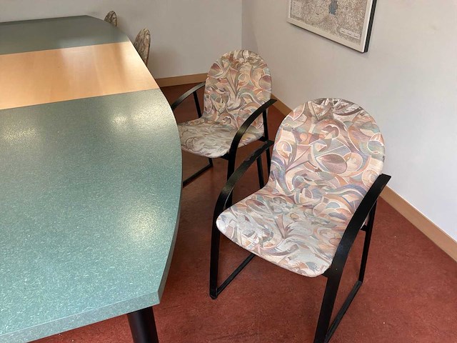 Kantinetafel en stoelen - afbeelding 2 van  3