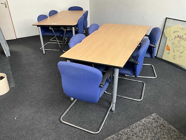 Kantinetafel met 12 stoelen (2x) - afbeelding 1 van  5