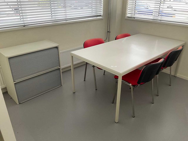 Kantinetafel met 4 stoelen en dossierkastje - afbeelding 1 van  4