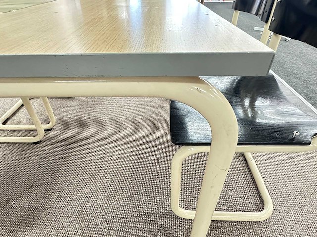 Kantinetafel met 4 stoelen - afbeelding 2 van  3