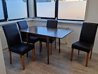 Kantinetafel met divers keukenbenodigdheden - afbeelding 1 van  9