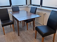 Kantinetafel met divers keukenbenodigdheden - afbeelding 2 van  9