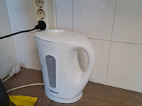 Kantinetafel met divers keukenbenodigdheden - afbeelding 4 van  9