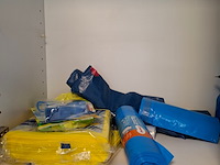 Kantinetafel met divers keukenbenodigdheden - afbeelding 7 van  9