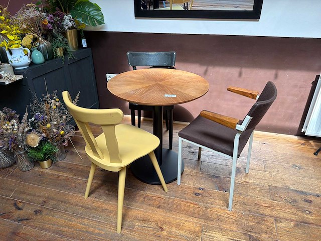 Kantinetafel met diverse stoelen (3x) - afbeelding 1 van  6
