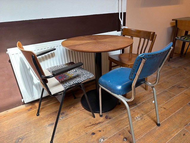 Kantinetafel met diverse stoelen (3x) - afbeelding 3 van  6