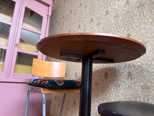 Kantinetafel met diverse stoelen (3x) - afbeelding 5 van  6