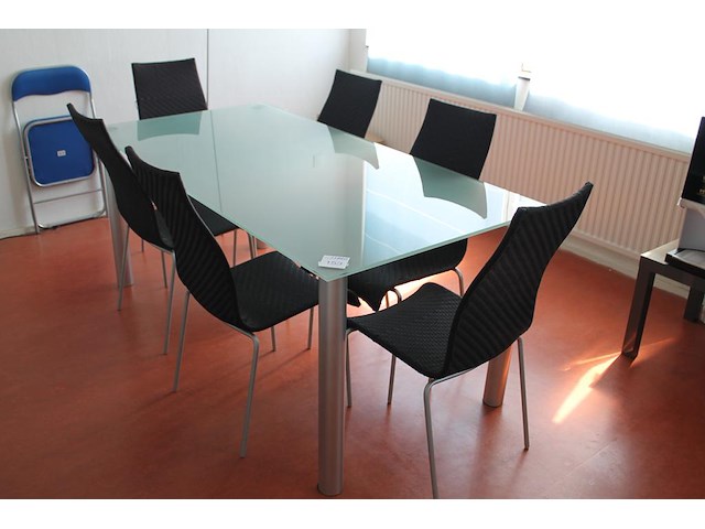 Kantinetafel met glazen blad en 6 stoelen. afmeting tafel 180 x 90 x 78 cm. let op: staat op 1e verdieping. - afbeelding 1 van  2
