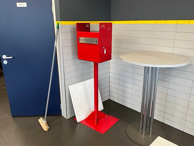 Kantinetafel met stoelen (10x) - afbeelding 2 van  10