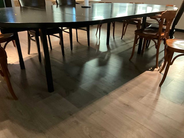 Kantinetafel met stoelen - afbeelding 4 van  8