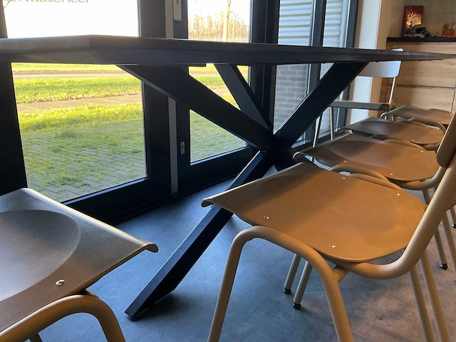 Kantinetafel met stoelen - afbeelding 3 van  4