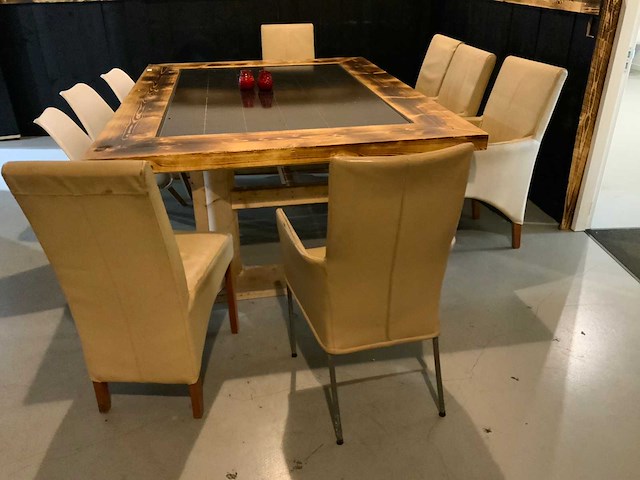 Kantinetafel met zonnepaneel - afbeelding 1 van  8