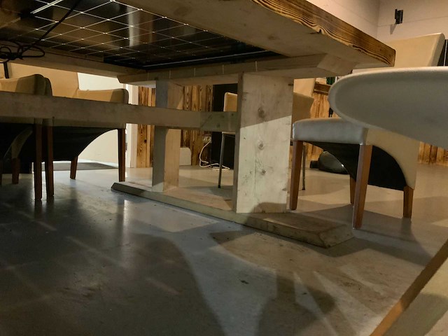 Kantinetafel met zonnepaneel - afbeelding 4 van  8