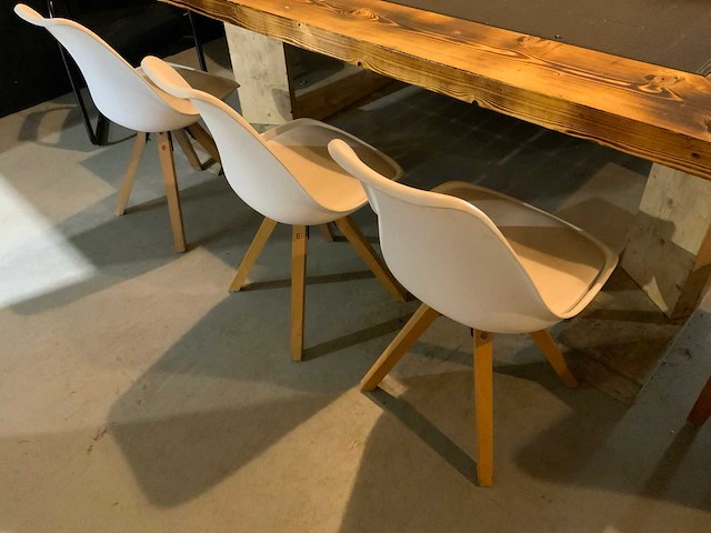 Kantinetafel met zonnepaneel - afbeelding 5 van  8