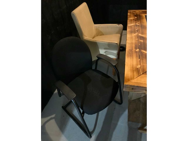 Kantinetafel met zonnepaneel - afbeelding 6 van  8