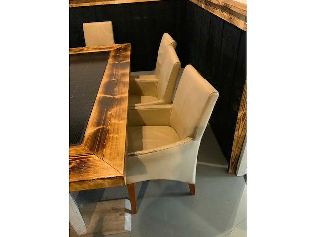 Kantinetafel met zonnepaneel - afbeelding 8 van  8