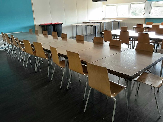 Kantinetafels met stoelen - afbeelding 1 van  1