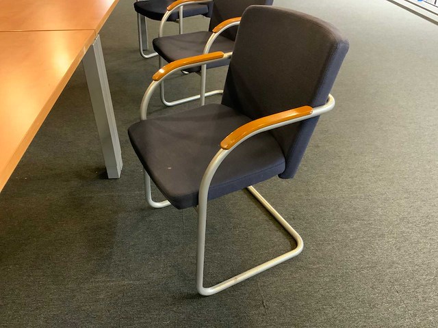 Kantinetafels met stoelen - afbeelding 2 van  13