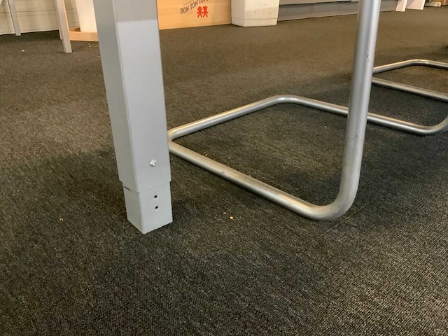Kantinetafels met stoelen - afbeelding 11 van  13