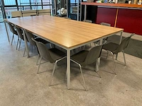Kantinetafels met stoelen