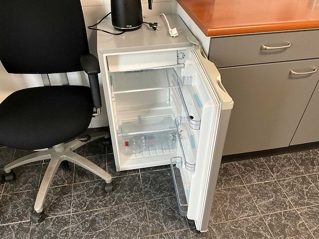 Kantoor -en keukenartikelen (5x) - afbeelding 5 van  5